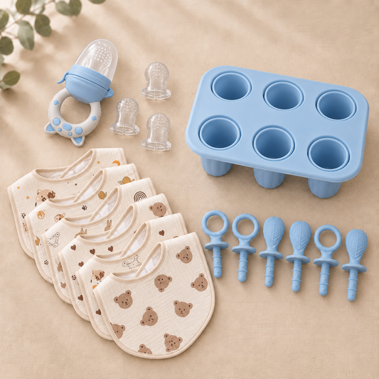 Coffret Dentition NOATEO — les six cavités du moule et les six bâtonnets alignés, avec la grignoteuse et les bavoirs coton